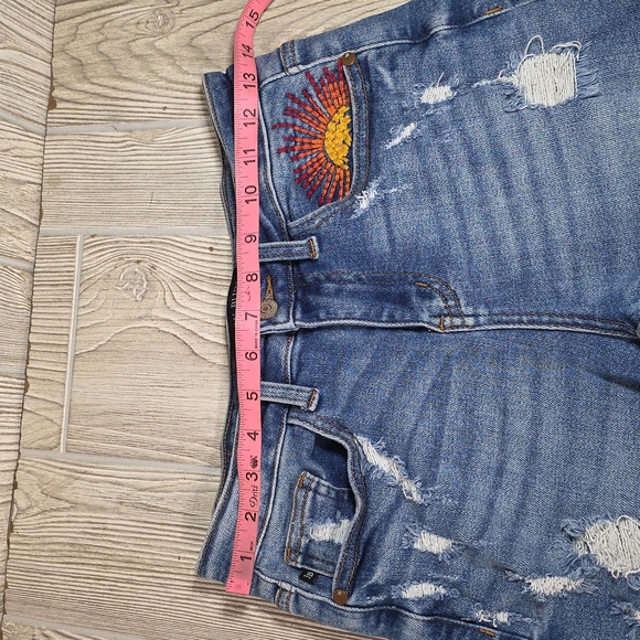 Judy Blue Distressed Denim Jean Shorts You Are My Sunshine Womens Size Small - Picture 5 of 10